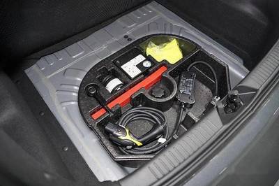 云度π3 E-Shock曜越版震撼上市，補貼后11.98萬元，引領小型電動SUV新風尚